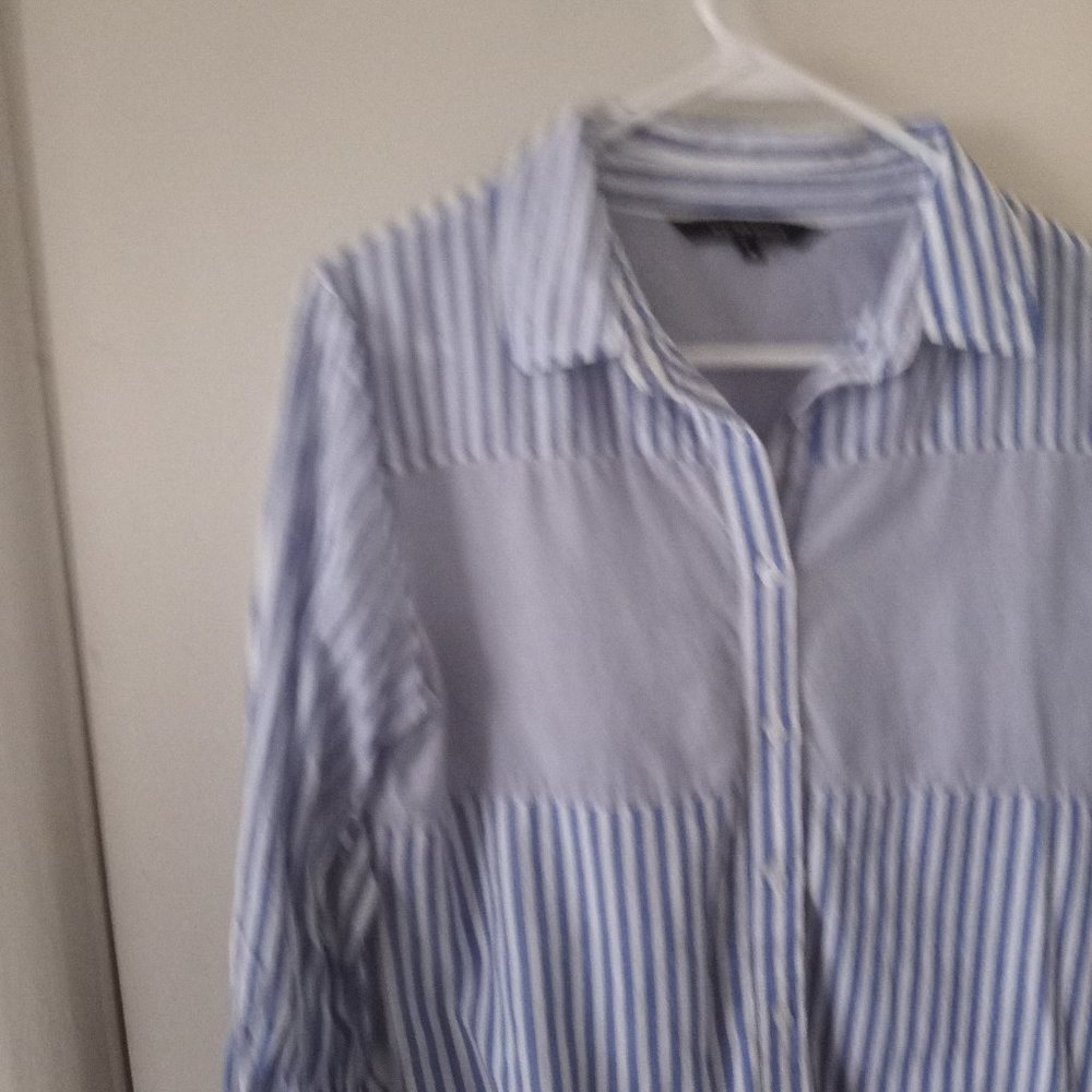 Walter Baker Blue Pinstriped Pattern Top - Picture 2 of 10